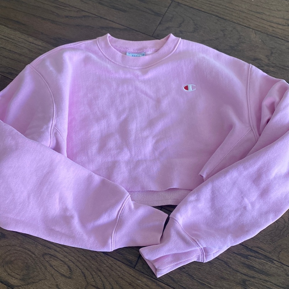 Cropped pink Champion crew neck